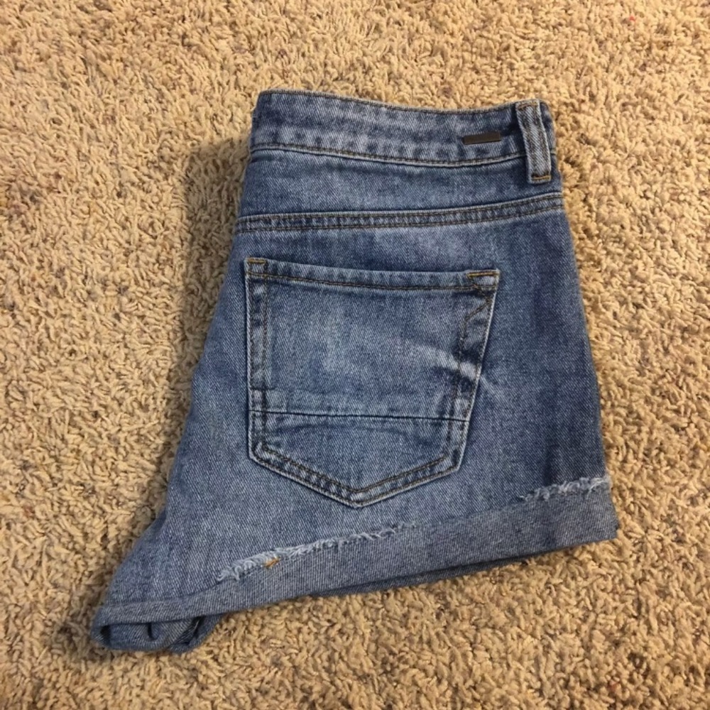Shorts - Picture 2 of 3